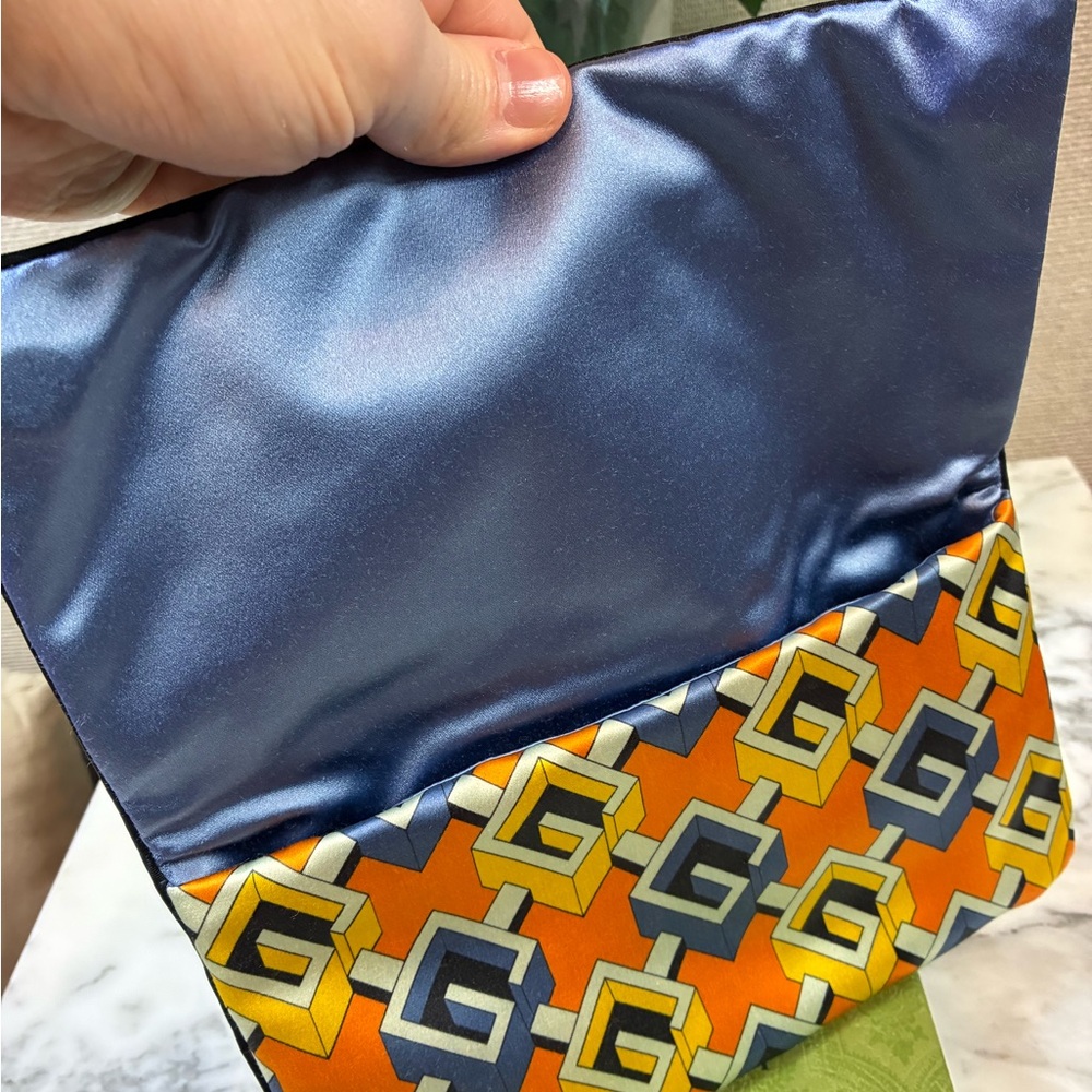 NWT Authentic Gucci Silk Geometric G Sleep Eye Mask w/ Pouch & Box - Picture 6 of 7